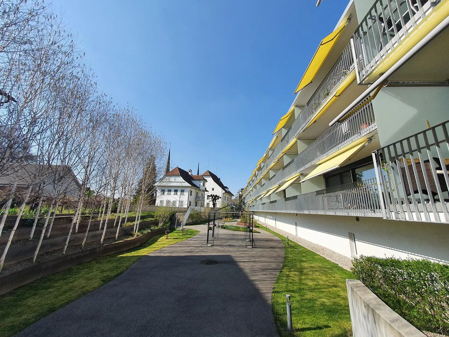 Appartement lumineux et spacieux de 2,5 pièces - Photo 3 sur 10