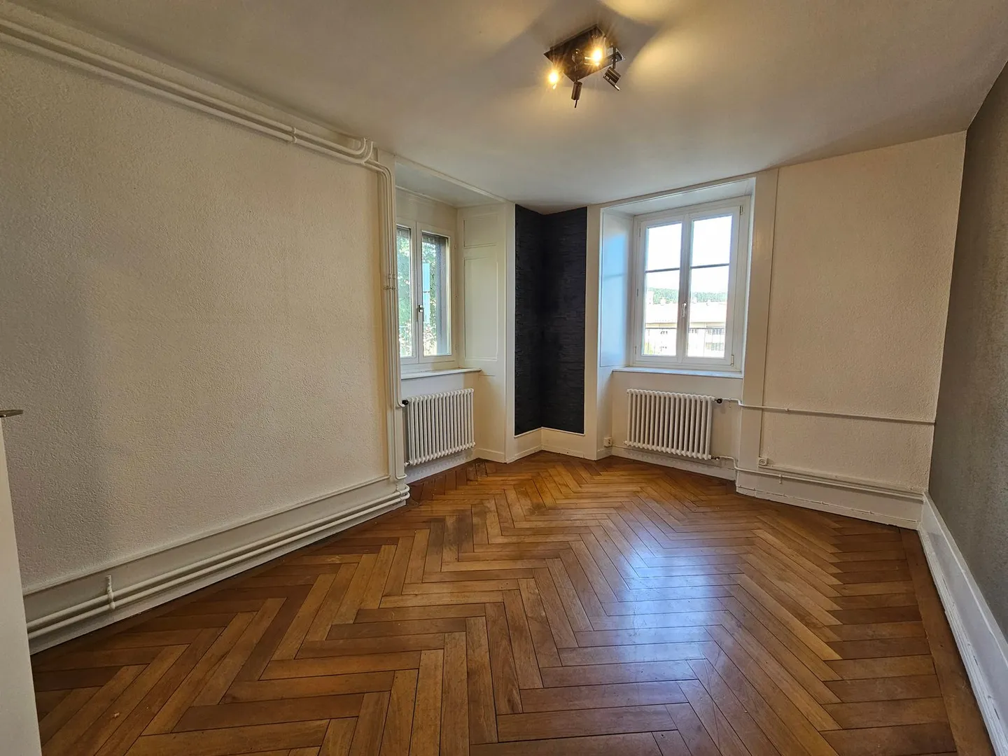 Zweizimmerwohnung renoviert im Herzen von La Chaux-de-Fonds - Foto 3 von 10