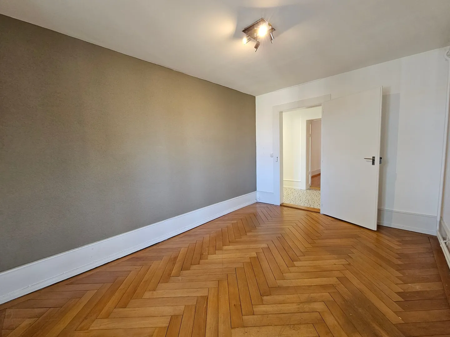 Zweizimmerwohnung renoviert im Herzen von La Chaux-de-Fonds - Foto 4 von 10