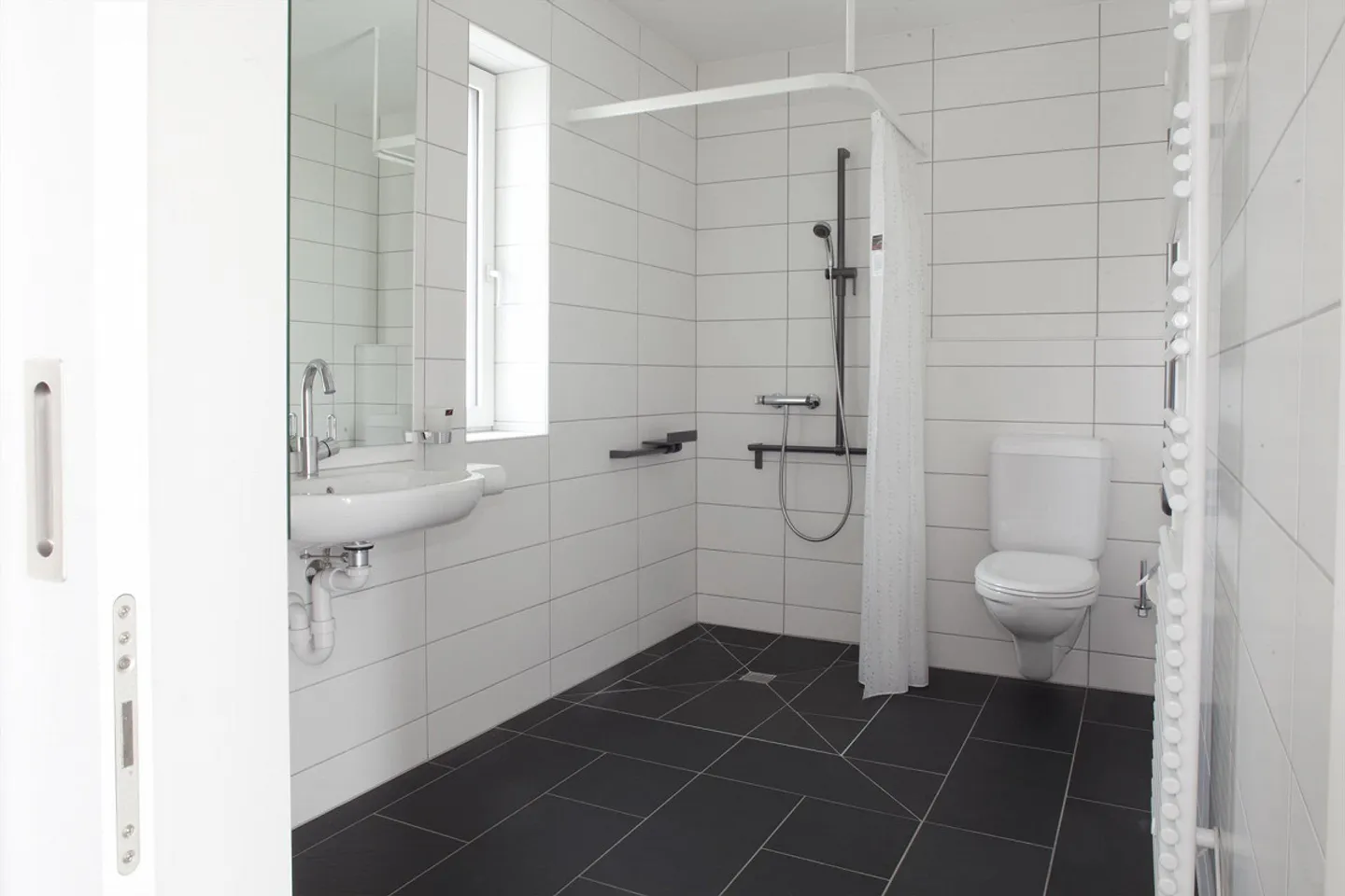 Appartement lumineux et spacieux de 2,5 pièces - Photo 9 sur 10