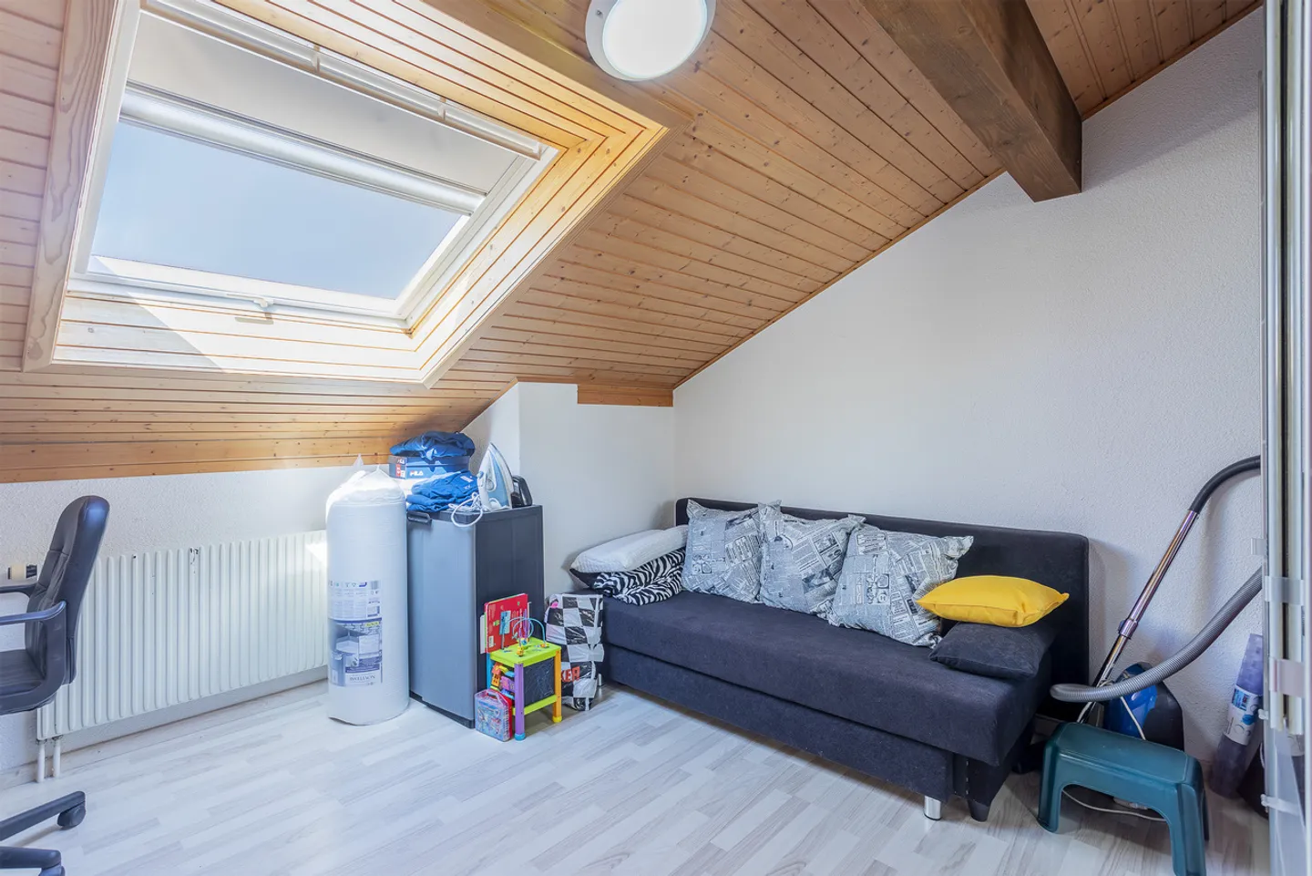 3.5-room apartment on the top floor with balcony and garage - Photo 8 of 9
