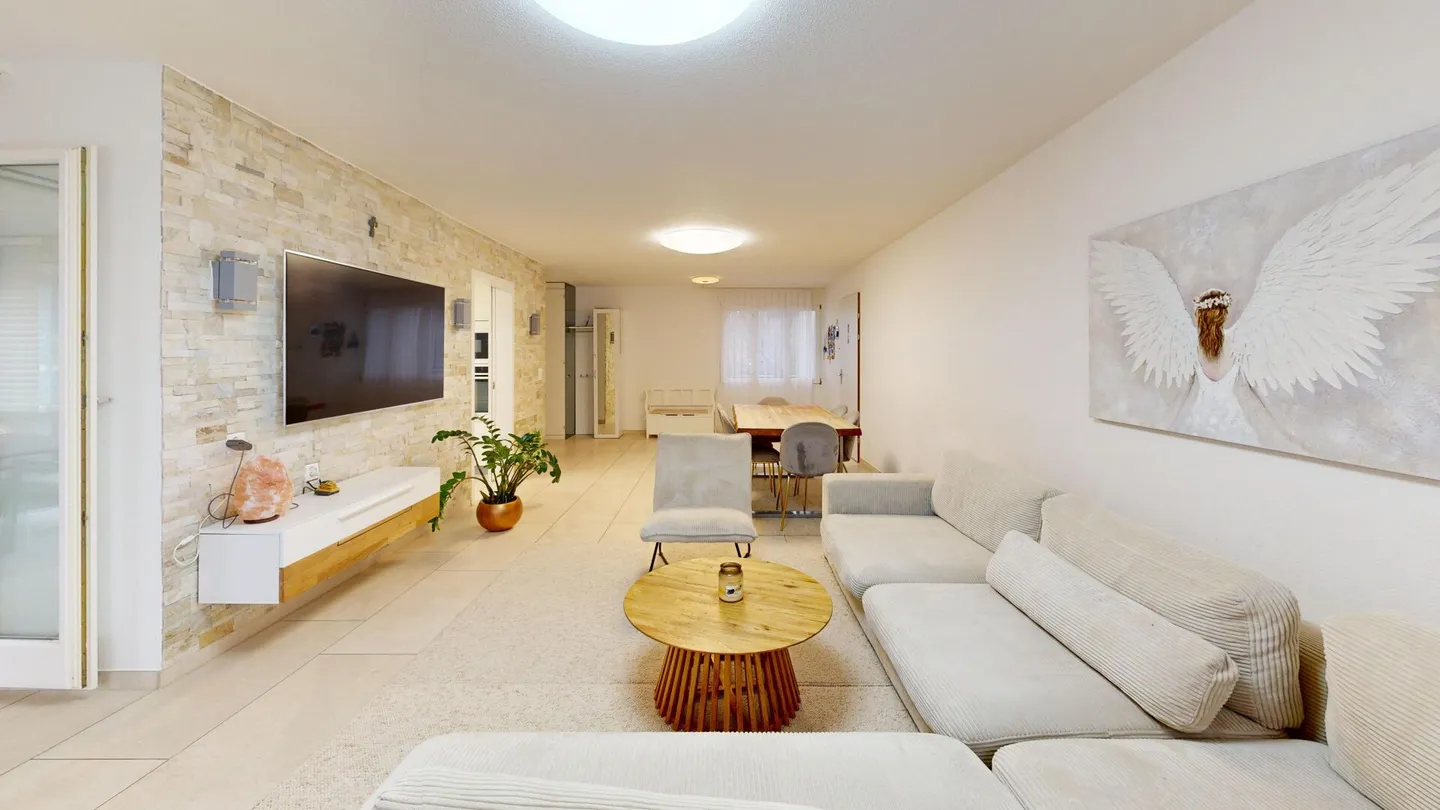 Vie centrale avec un grand jardin - Appartement de 4,5 pièces bien entretenu - Photo 2 sur 11
