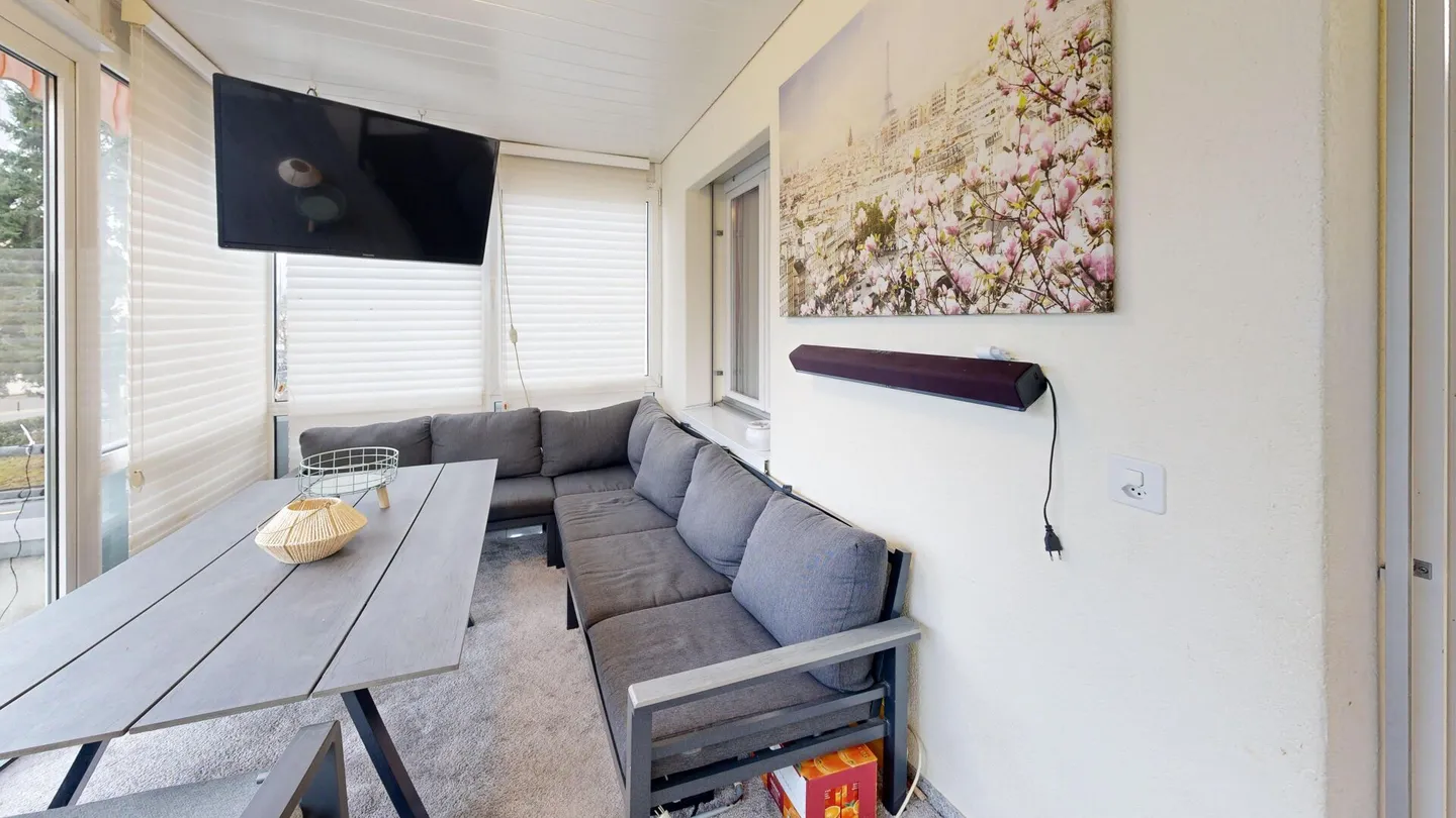 Vie centrale avec un grand jardin - Appartement de 4,5 pièces bien entretenu - Photo 4 sur 11