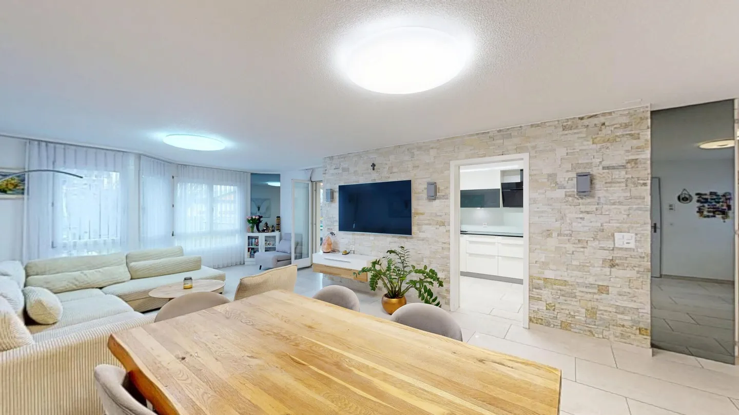 Vie centrale avec un grand jardin - Appartement de 4,5 pièces bien entretenu - Photo 1 sur 11