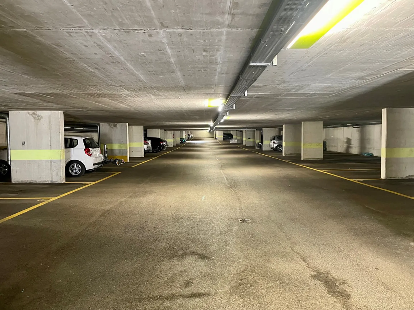 Parcheggio interno in affitto - Foto 2 di 2
