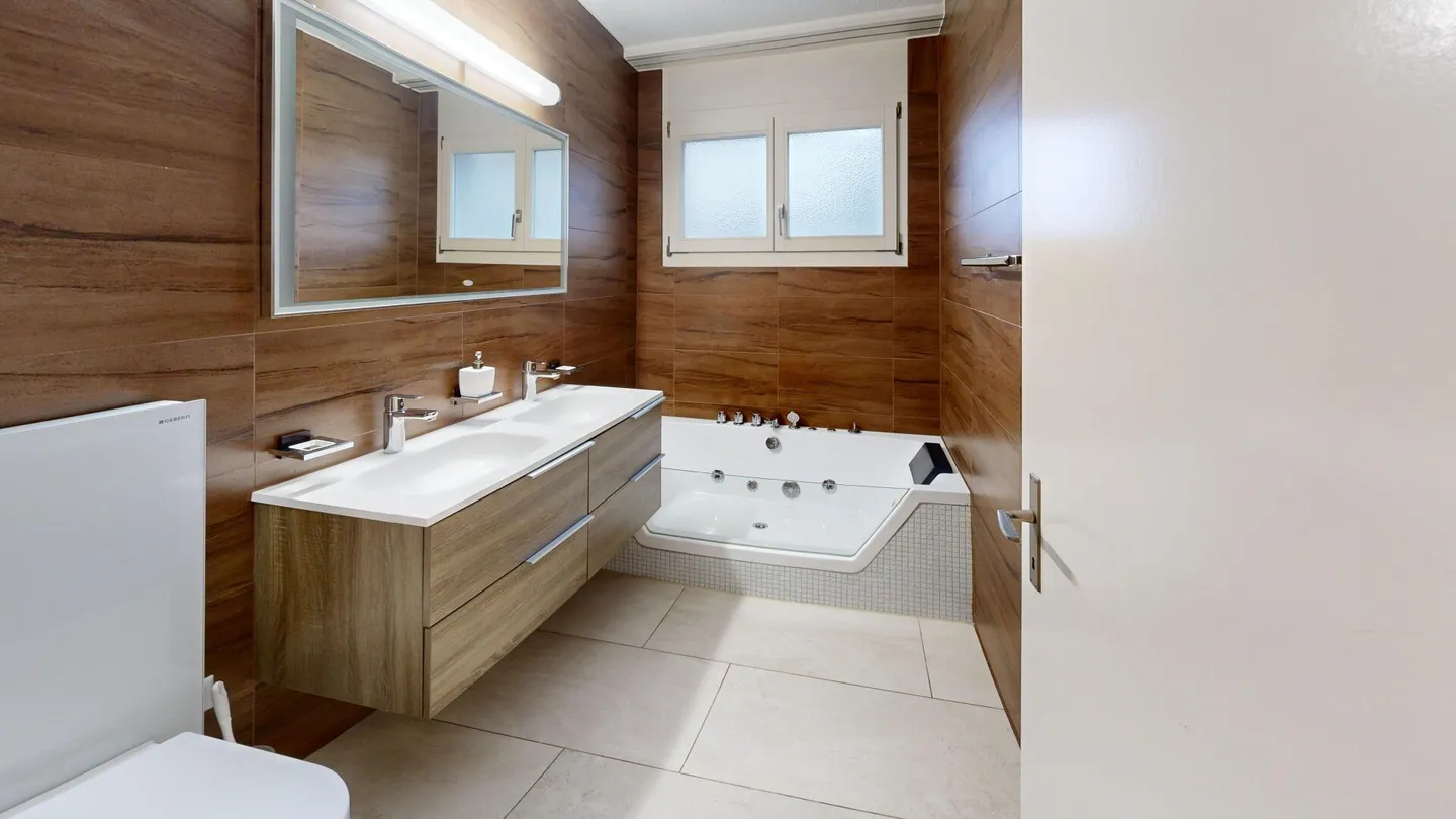 Vie centrale avec un grand jardin - Appartement de 4,5 pièces bien entretenu - Photo 7 sur 11