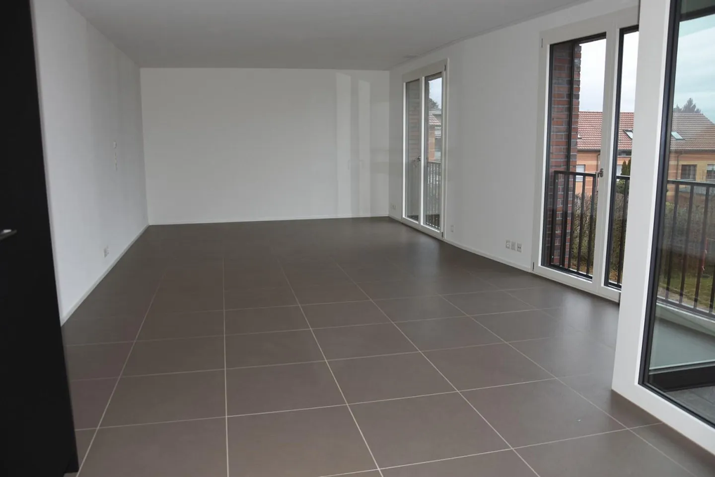 Modern Single Apartment - Photo 1 of 6
