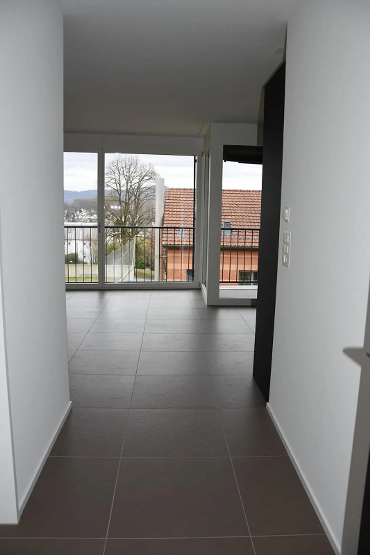 Modern Single Apartment - Photo 2 of 6