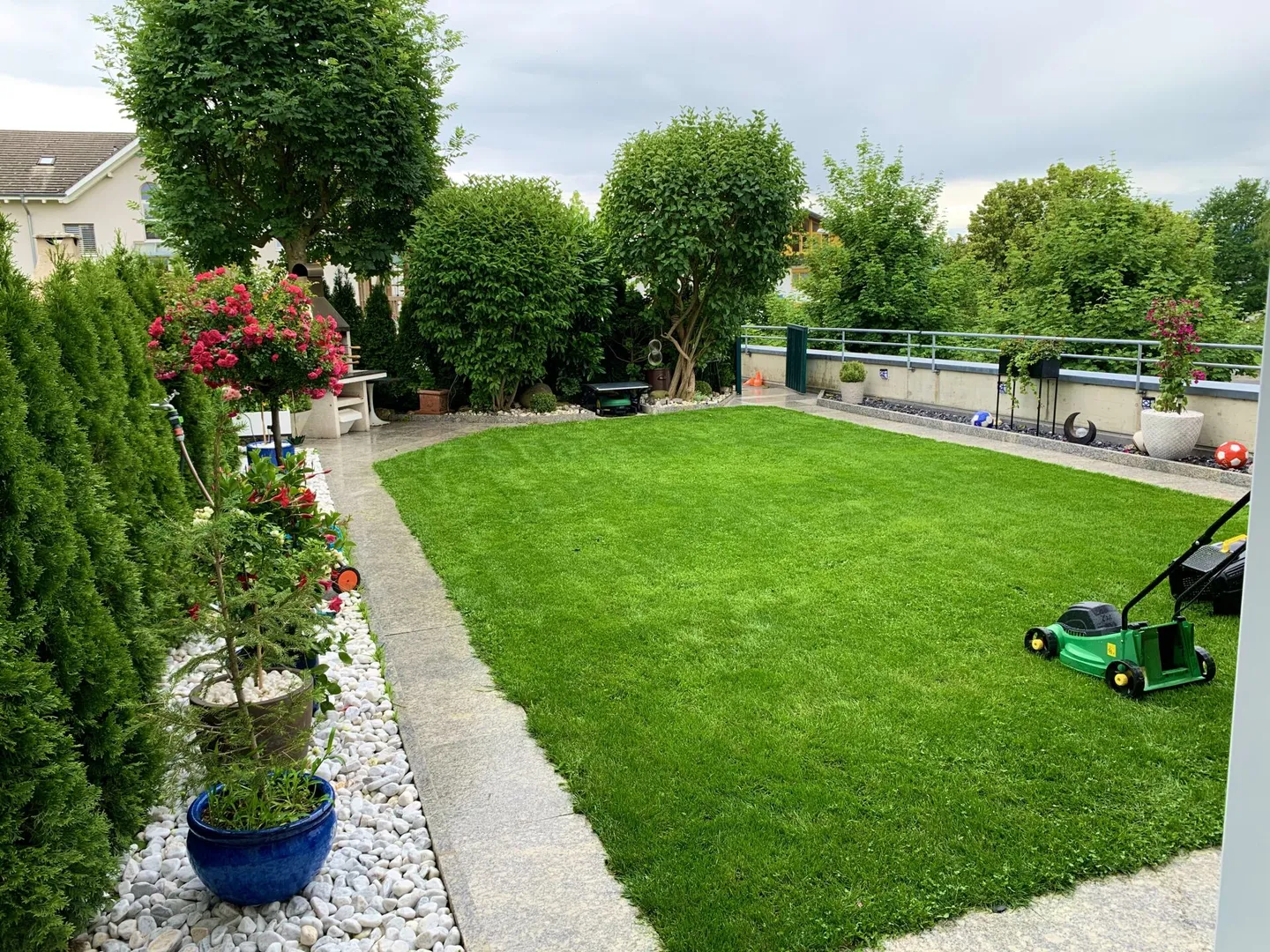 Vie centrale avec un grand jardin - Appartement de 4,5 pièces bien entretenu - Photo 11 sur 11
