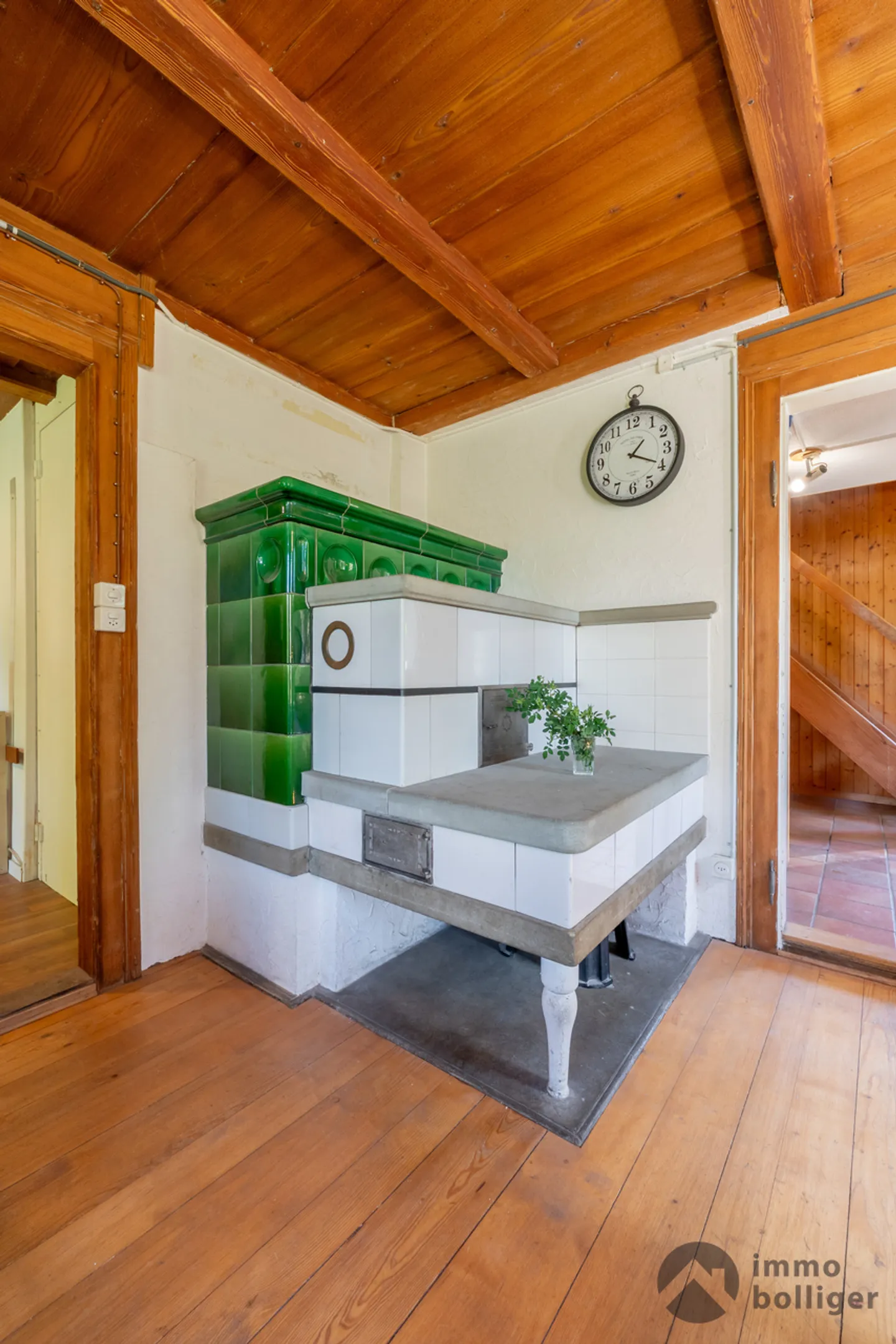 Affascinante casa residenziale con fienile e riserva di costruzione - Foto 3 di 13