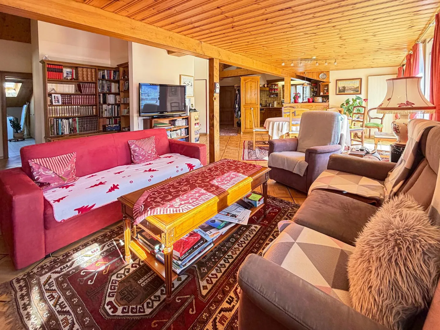 In the center of Fully/VS, incredible penthouse apartment of 5.5 rooms - Photo 2 of 22