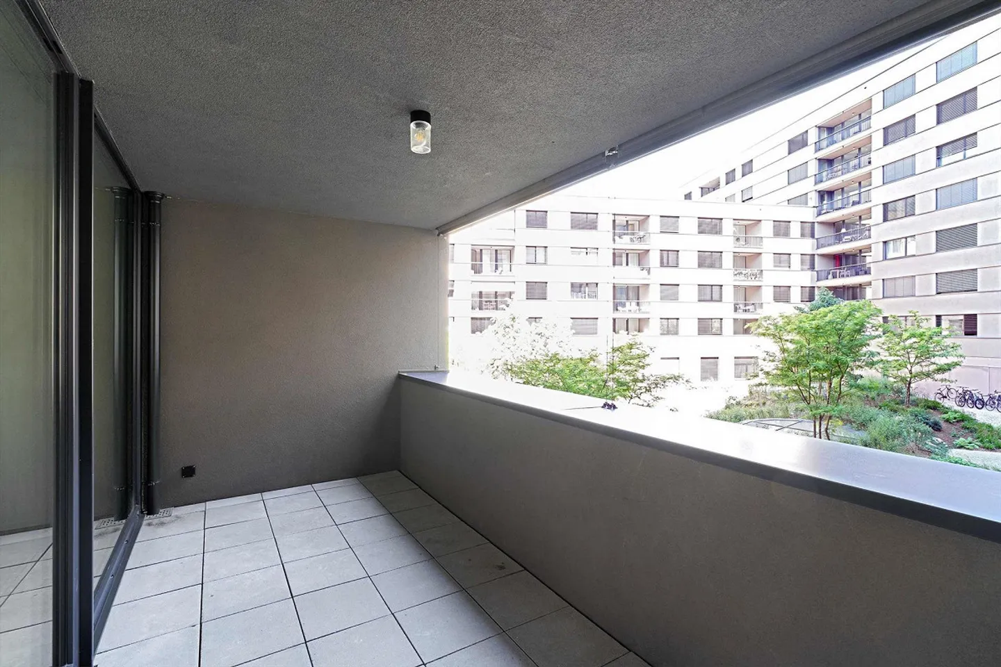 Oasis de bien-être avec loggia dans le quartier vivant de Bâleo Erlenmatt - Photo 7 sur 8