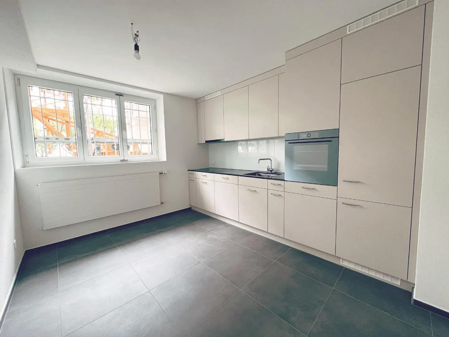 SPACIOUS APARTMENT WITH CHARM & SUNSHINE - Photo 2 of 9