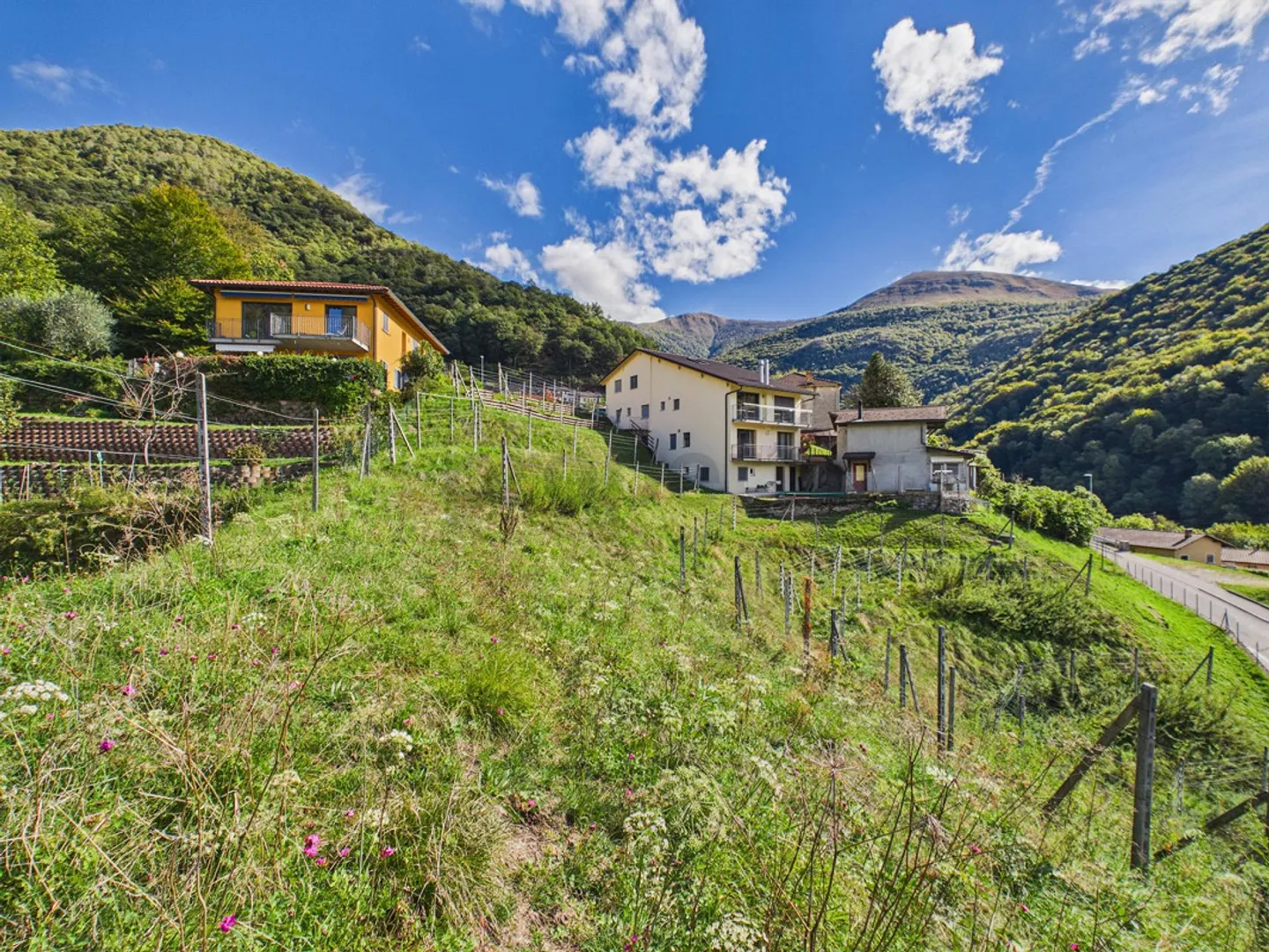 Terreno edificabile a Monteceneri - Foto 1 di 8