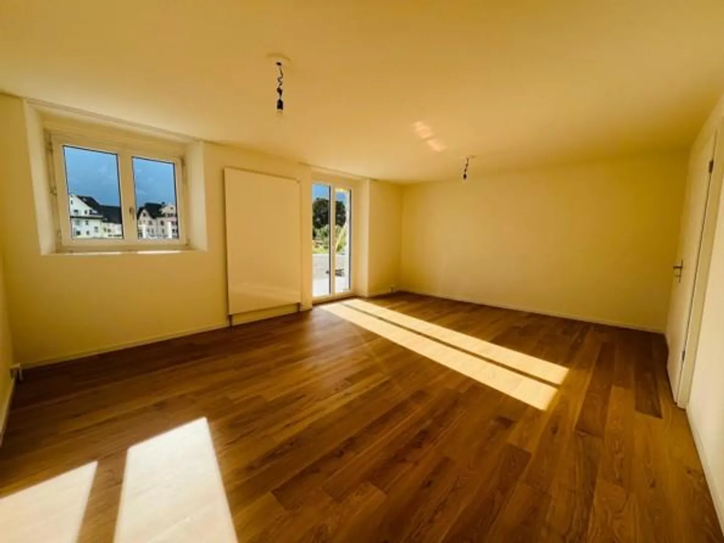 SPACIOUS APARTMENT WITH CHARM & SUNSHINE - Photo 5 of 9