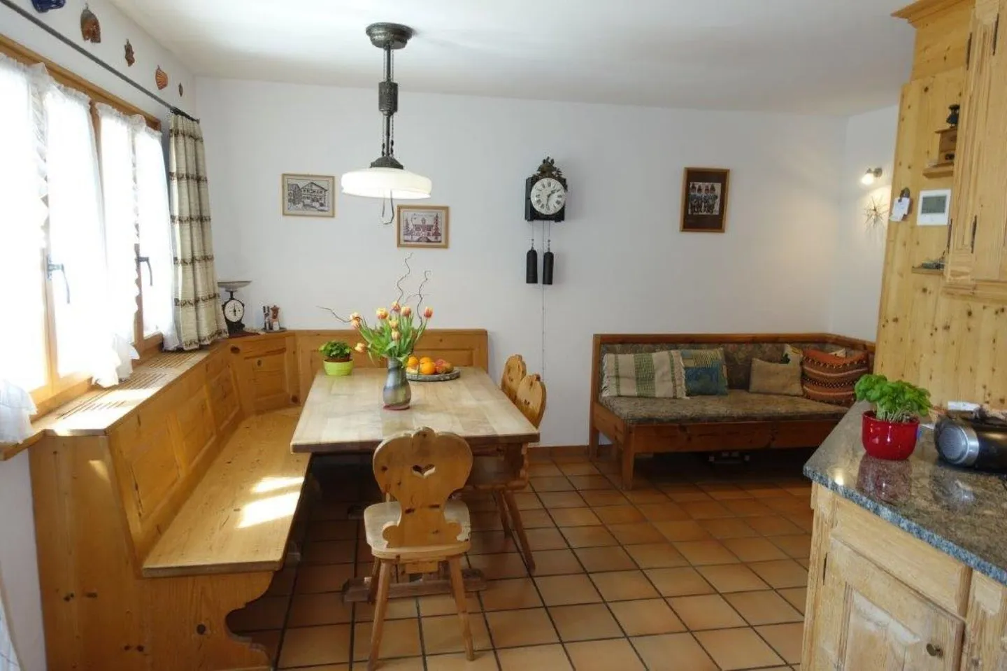 Large 6½-Room Maisonette Apartment - Photo 4 of 14