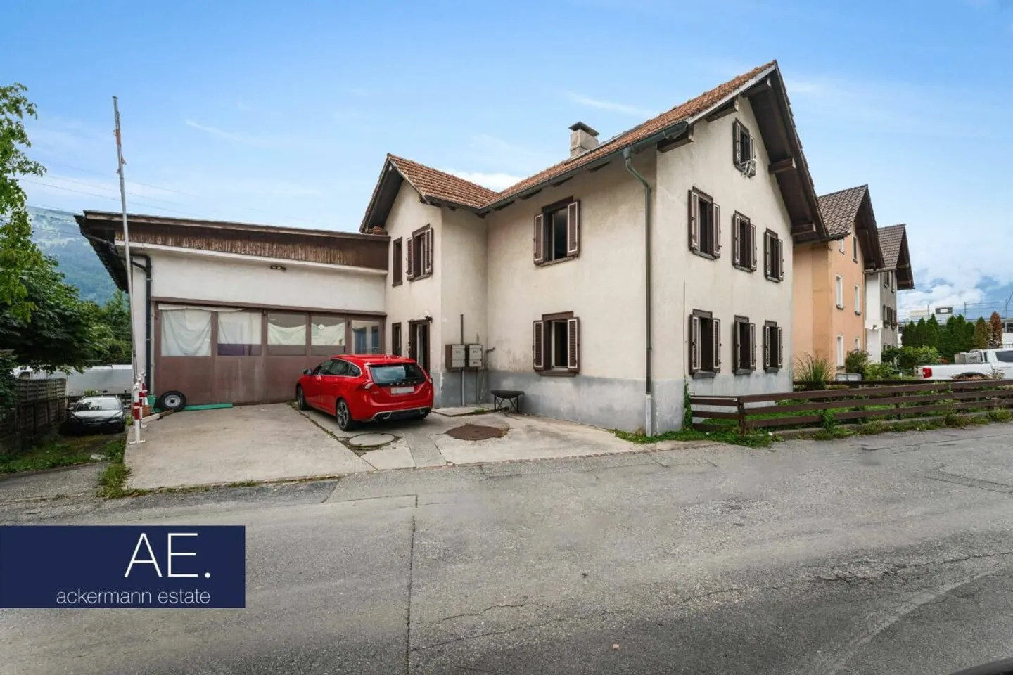 Kompaktes Mehrfamilienhaus mit soliden Erträgen - Foto 1 von 8