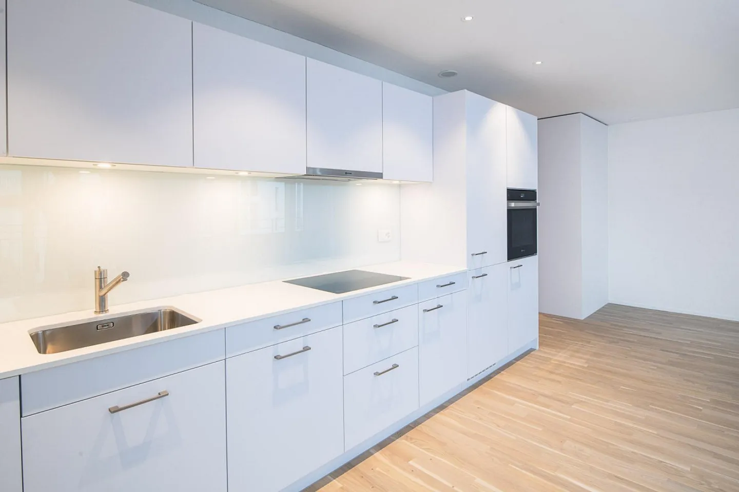 Appartement moderne de 2,5 pièces au cœur de Neuhausen ! - Photo 3 sur 9