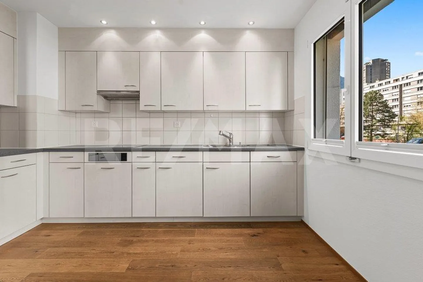 5½ room apartment including cellar and underground parking space - Space for the whole family - Photo 4 of 13