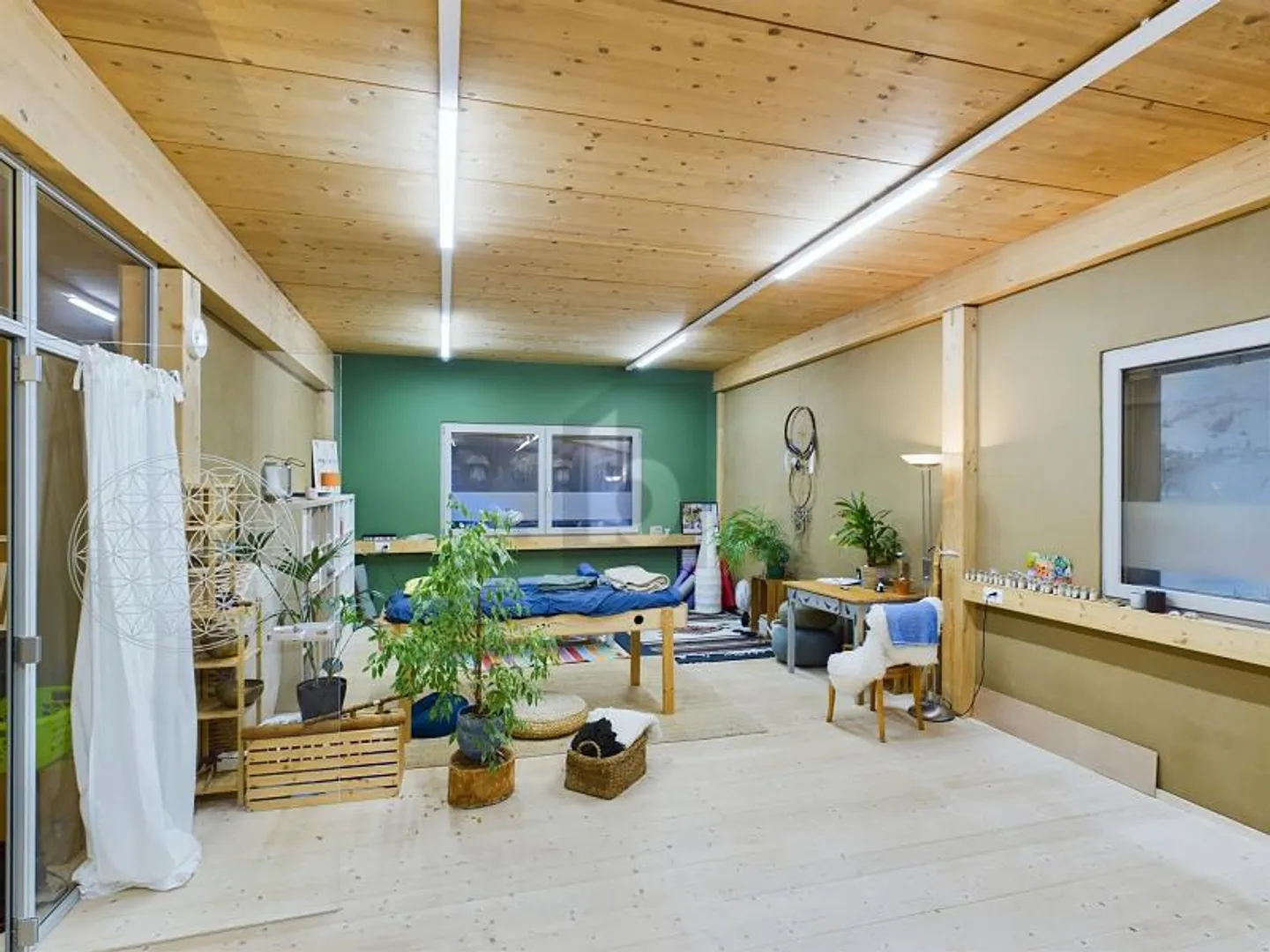 REPRESENTATIVE AND SPACIOUS - AT A BARGAIN PRICE - Photo 2 of 6