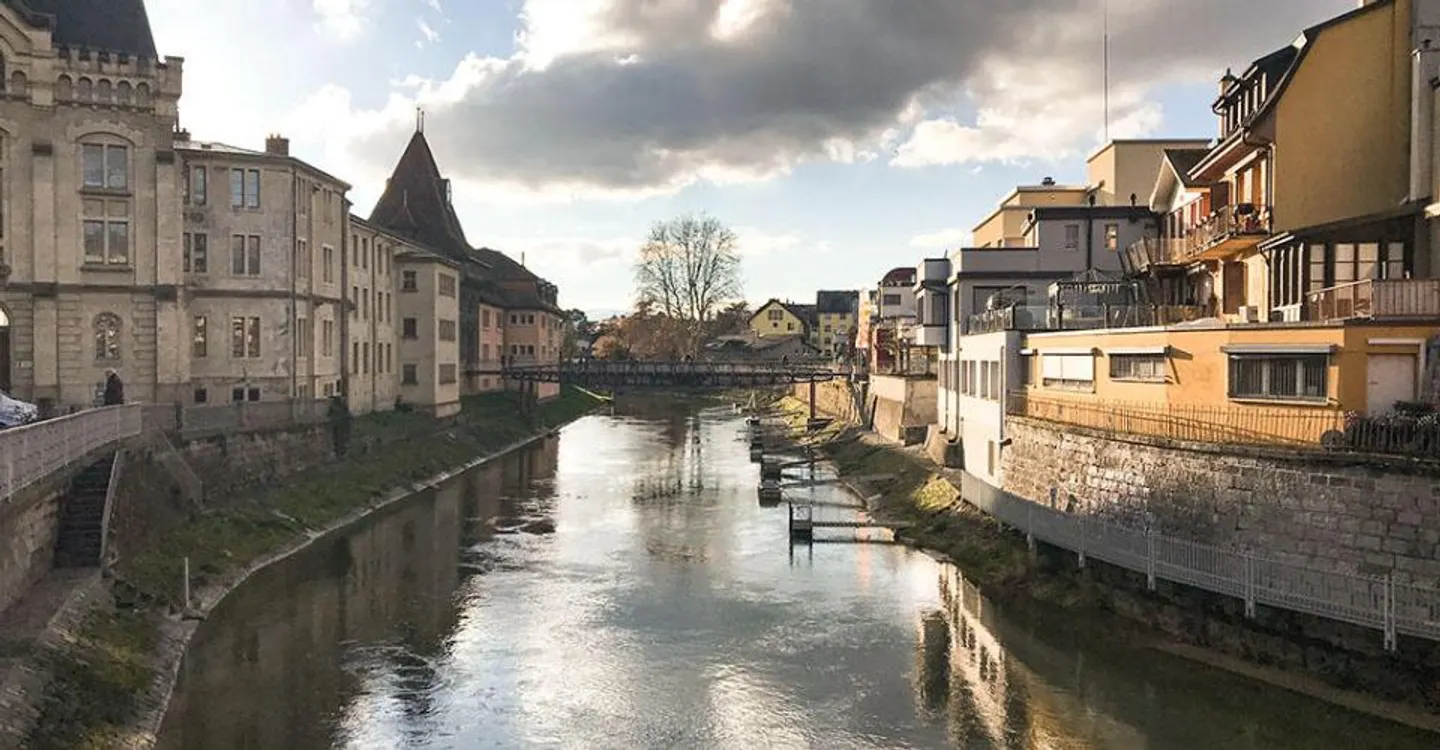 YVERDON-LES-BAINS - SCHÖNE HELLER WOHNUNG - 5 ZIMMER - Foto 1 von 3