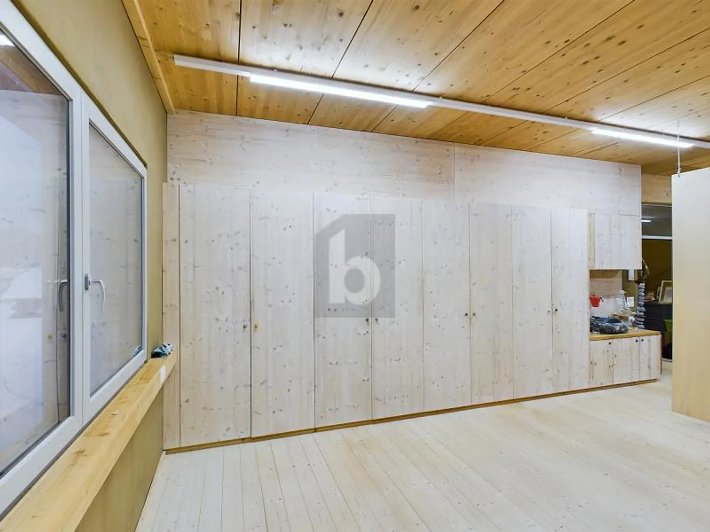 REPRESENTATIVE AND SPACIOUS - AT A BARGAIN PRICE - Photo 3 of 6