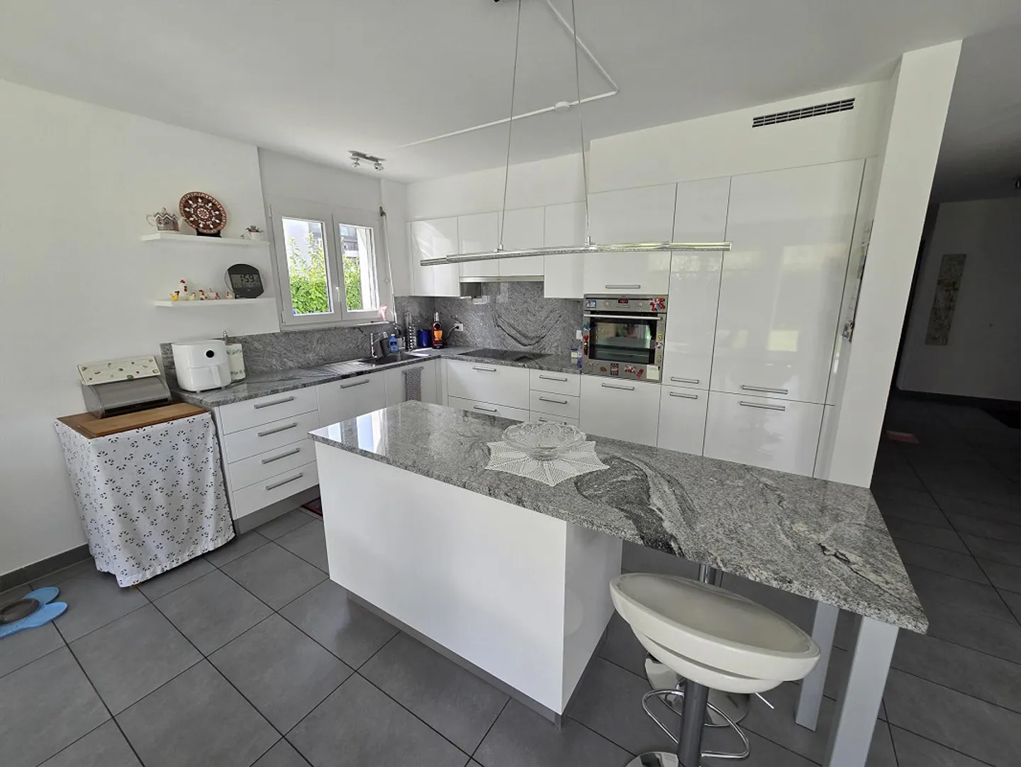 Geräumige 4,5-Zimmer-Wohnung mit großem Privatgarten in Tenero - Foto 6 von 20
