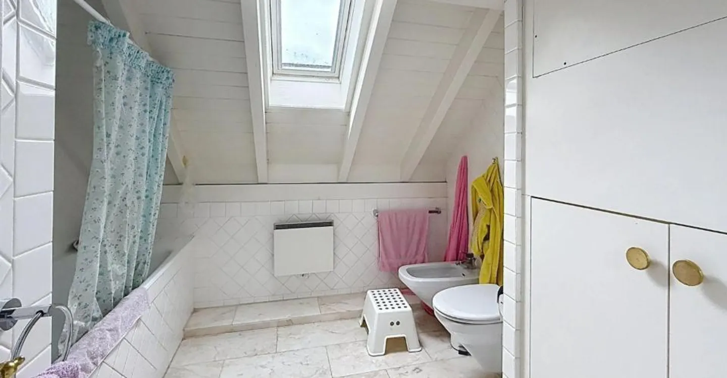 Geräumige und helle Wohnung mit Balkon - Foto 7 von 9