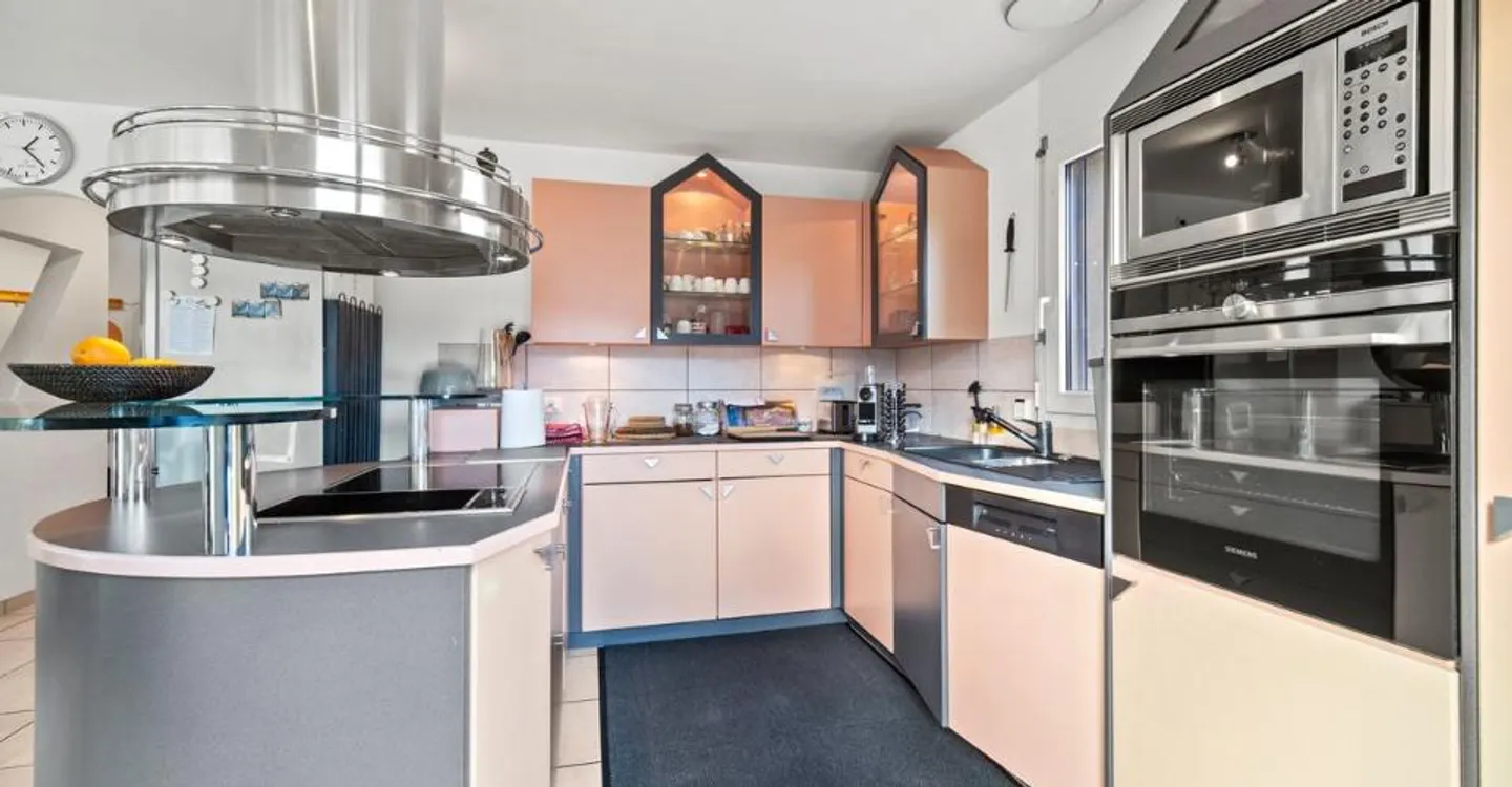 A deux pas d'Estavayer-le-Lac : villa avec piscine, sauna et 4 chambres sur 910 m² - Foto 4 von 13