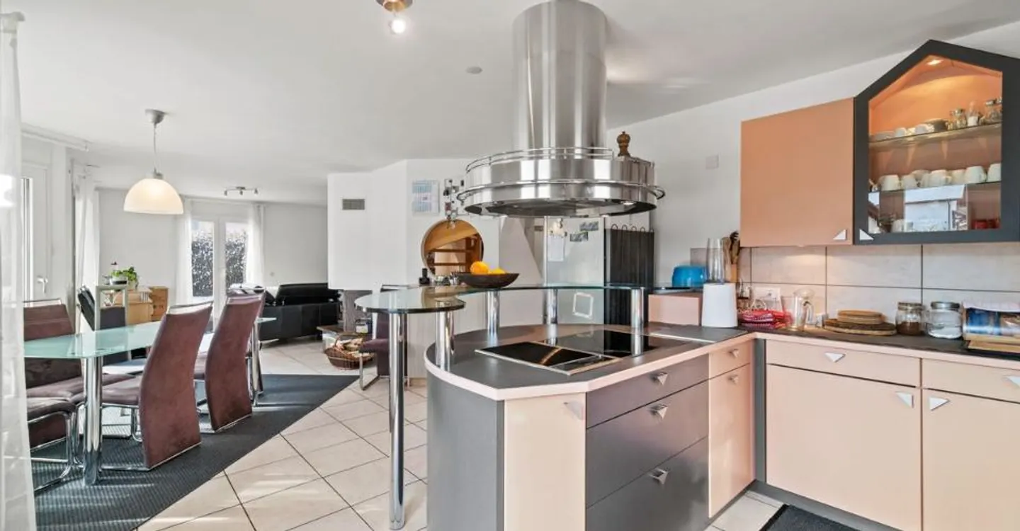 A deux pas d'Estavayer-le-Lac : villa avec piscine, sauna et 4 chambres sur 910 m² - Foto 5 von 13
