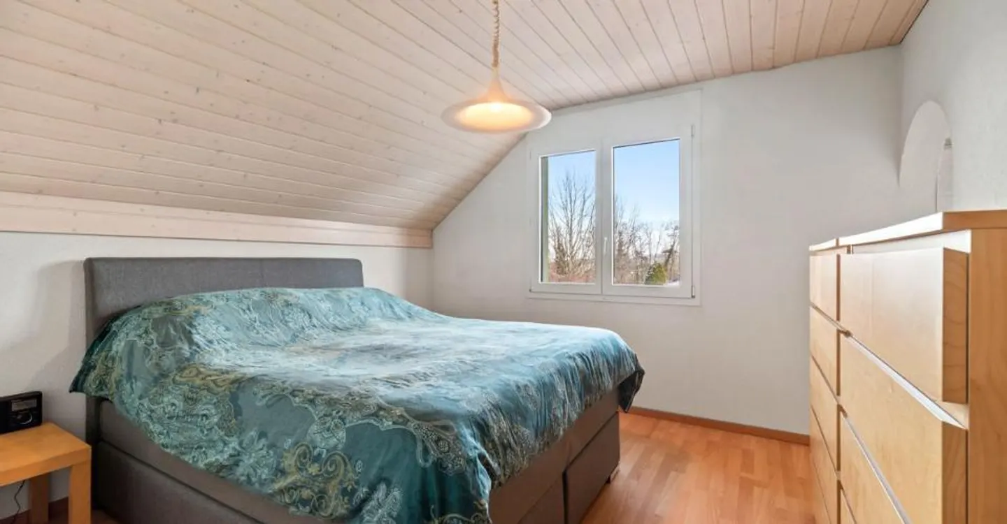 A deux pas d'Estavayer-le-Lac : villa avec piscine, sauna et 4 chambres sur 910 m² - Foto 7 von 13