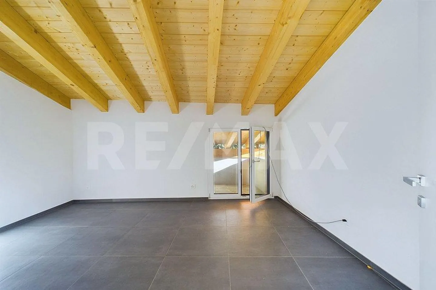 Elegante appartamento di 3 ½ stanze con vista mozzafiato nel cuore di Lopagno - Foto 7 di 13