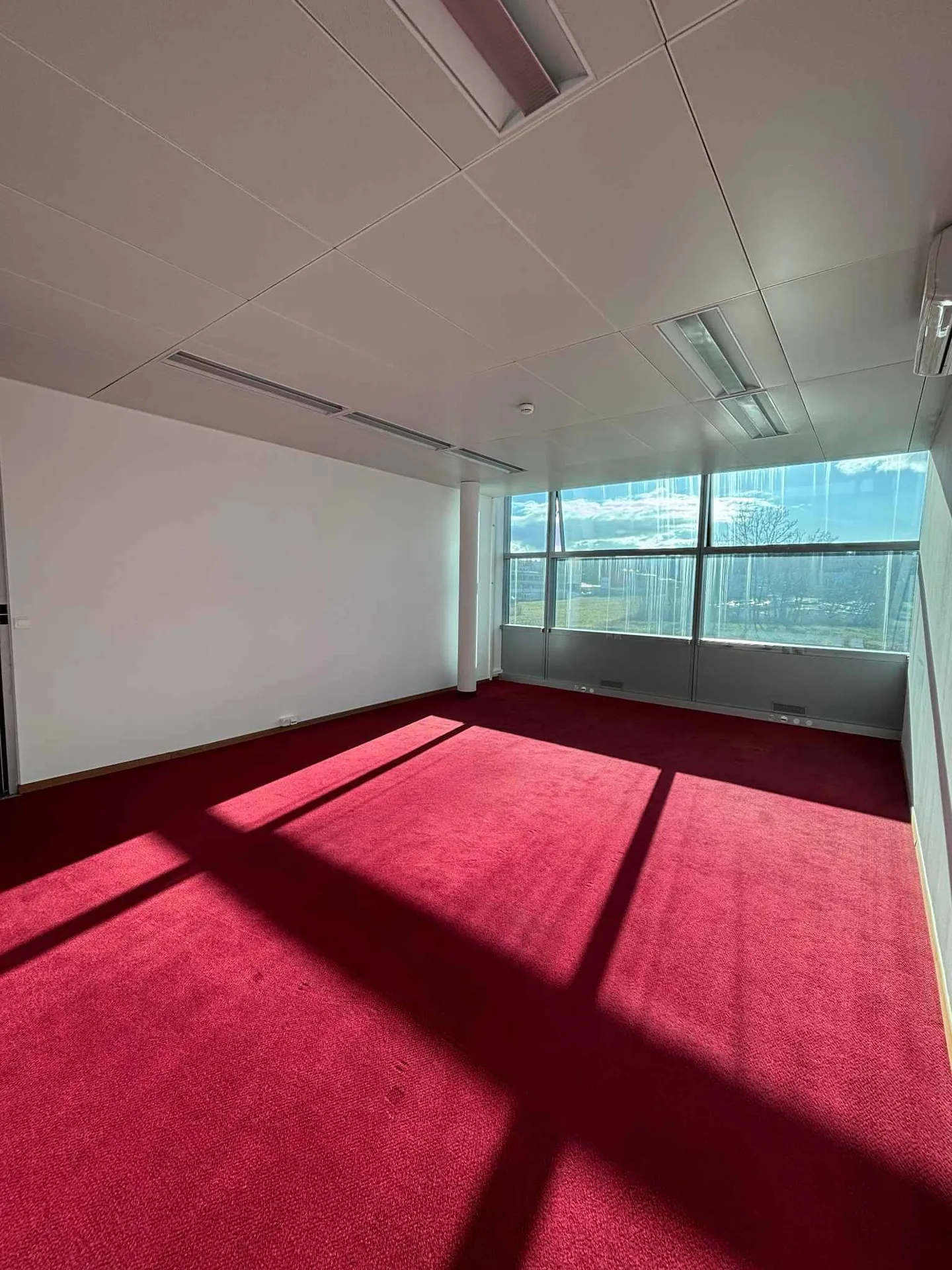 BUREAUX 230 M² - PROCHE AÉROPORT - Photo 4 sur 7