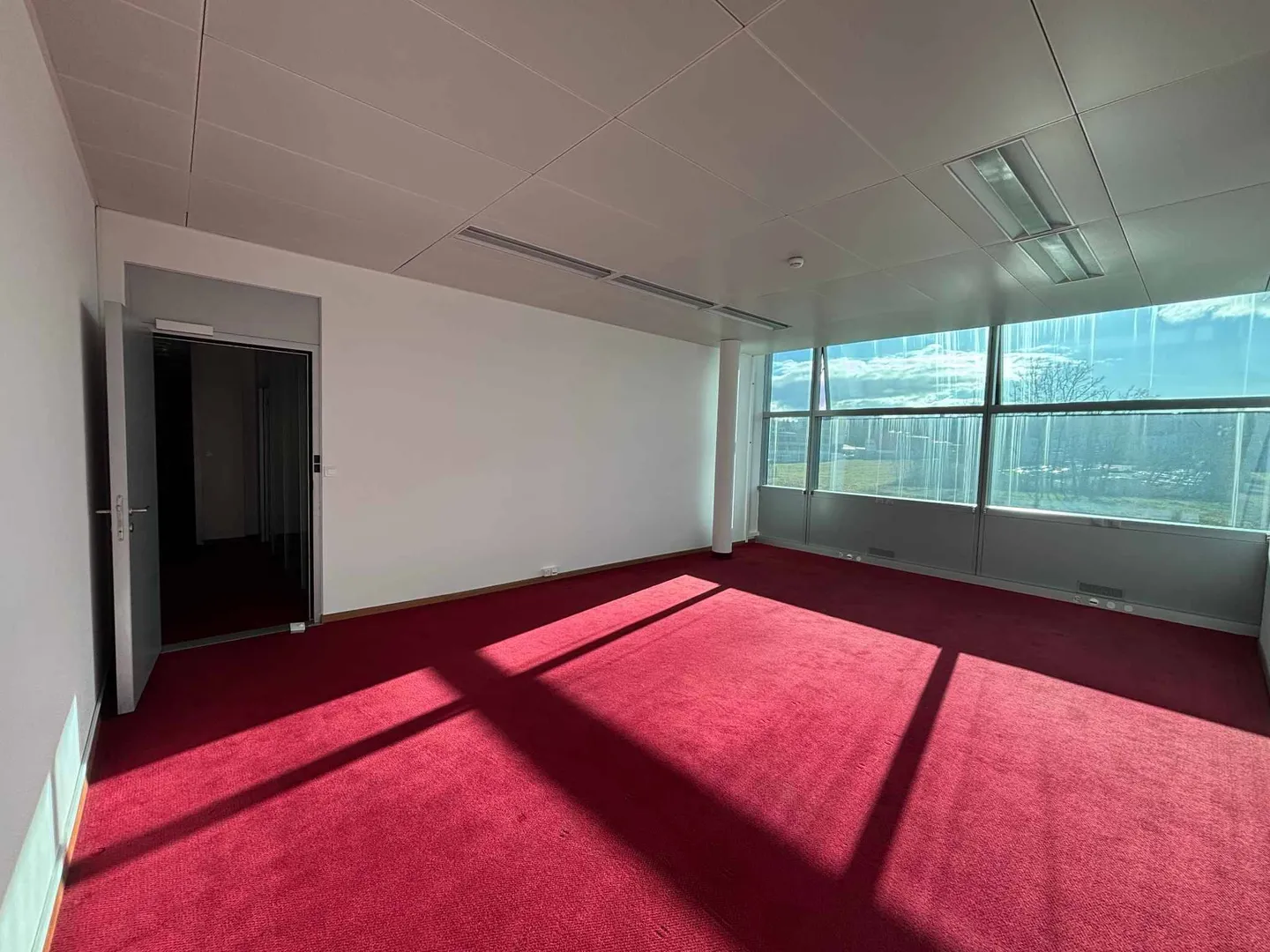 BUREAUX 230 M² - PROCHE AÉROPORT - Photo 5 sur 7