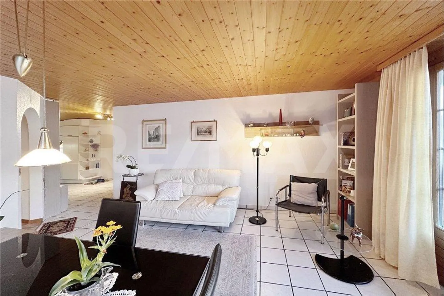 Seulement 25 Pas au Lac - Charmant Appartement de 3.5 Pièces avec Garage - Photo 5 sur 13