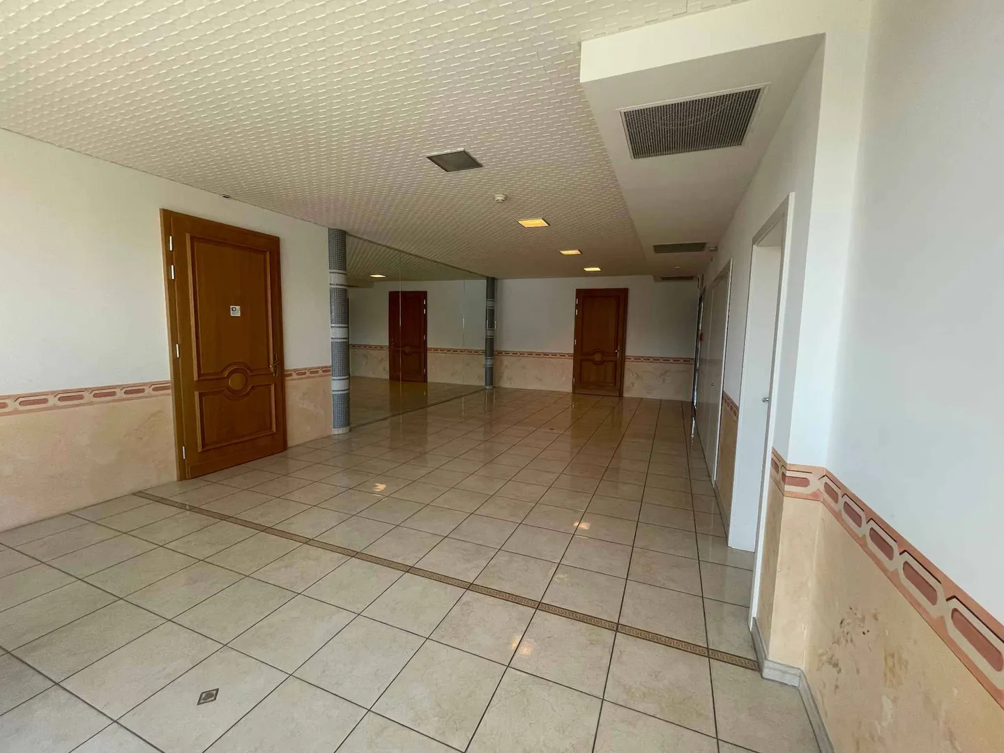 BUREAUX 230 M² - PROCHE AÉROPORT - Photo 6 sur 7