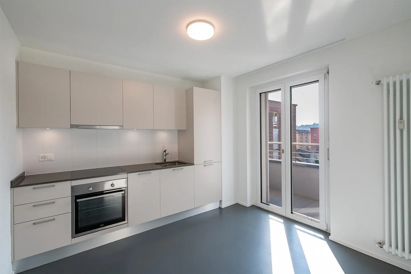 Charming 1.5 Room Apartment - Photo 2 of 6