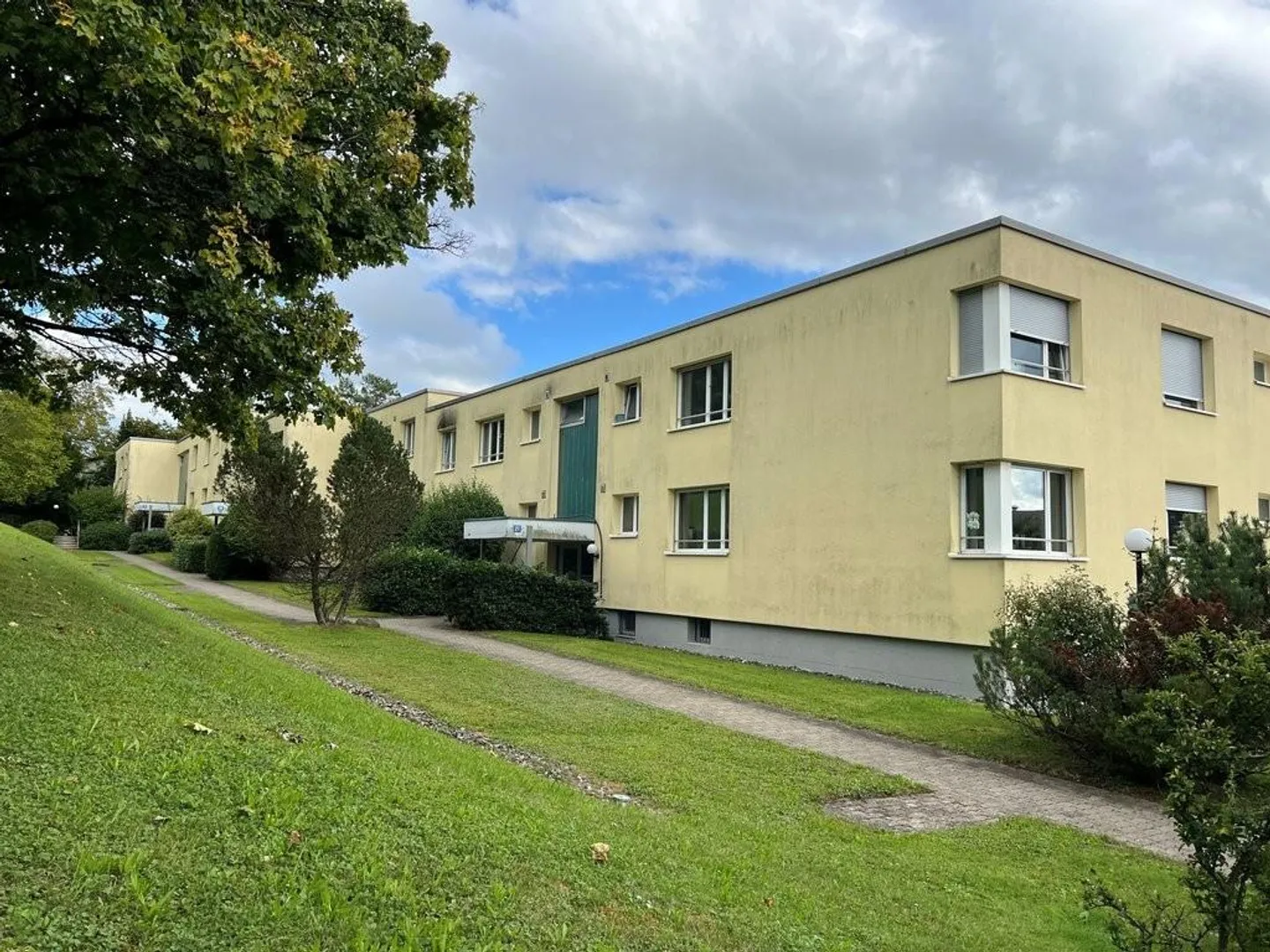 Appartement spacieux de 3 pièces dans un emplacement central - Photo 1 sur 9