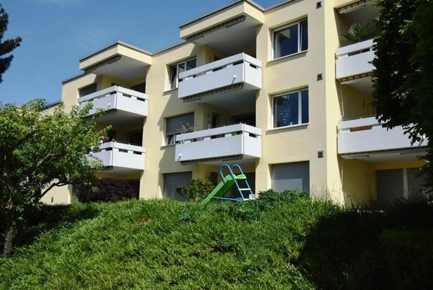 Appartement spacieux de 3 pièces dans un emplacement central - Photo 2 sur 9