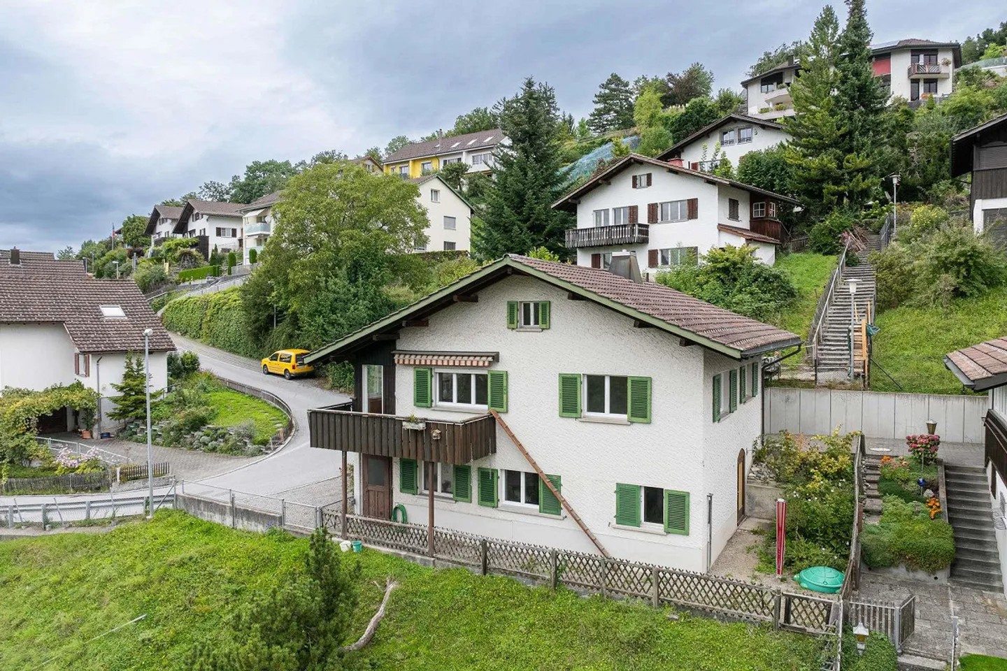 Charmante maison individuelle avec balcon ensoleillé et belle vue - Photo 1 sur 13
