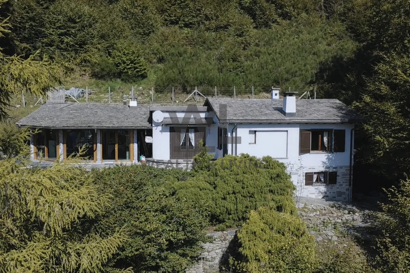 Chalet mit Baugrundstück - Foto 1 von 13