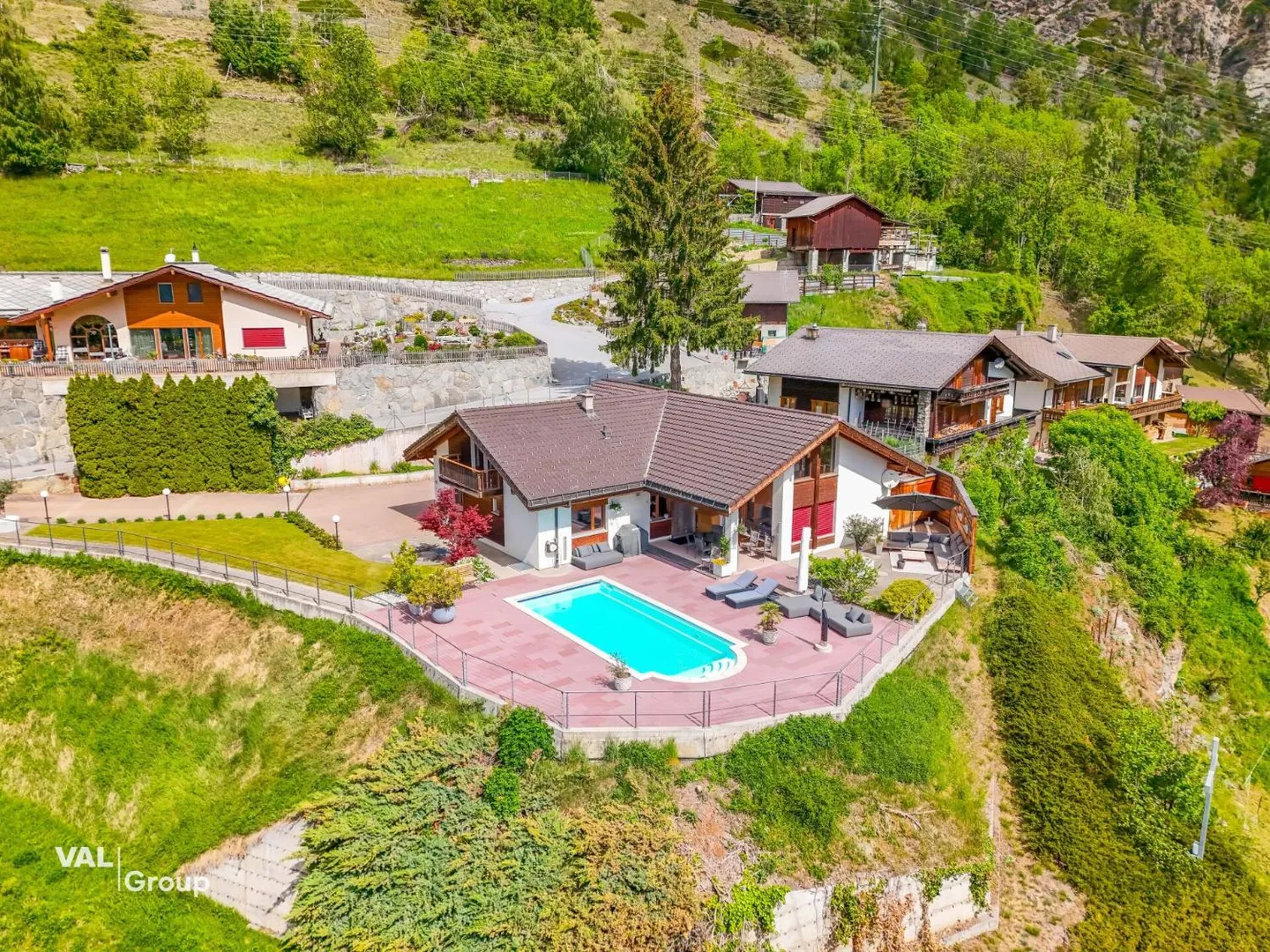 Charmantes Einfamilienhaus mit Pool - Foto 1 von 13