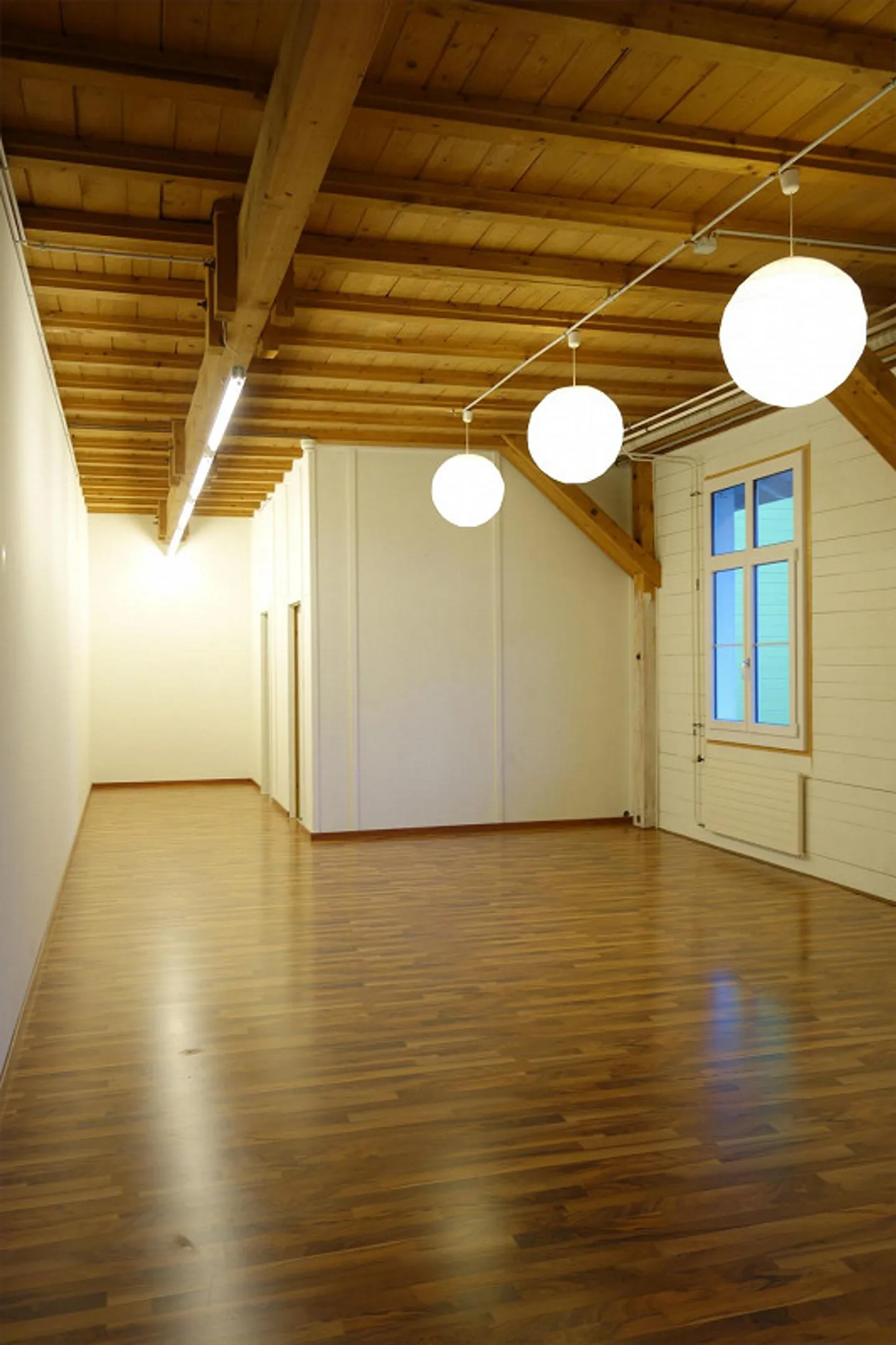 Bureau/ local commercial 1er étage bâtiment H 72m2 - Photo 2 sur 4