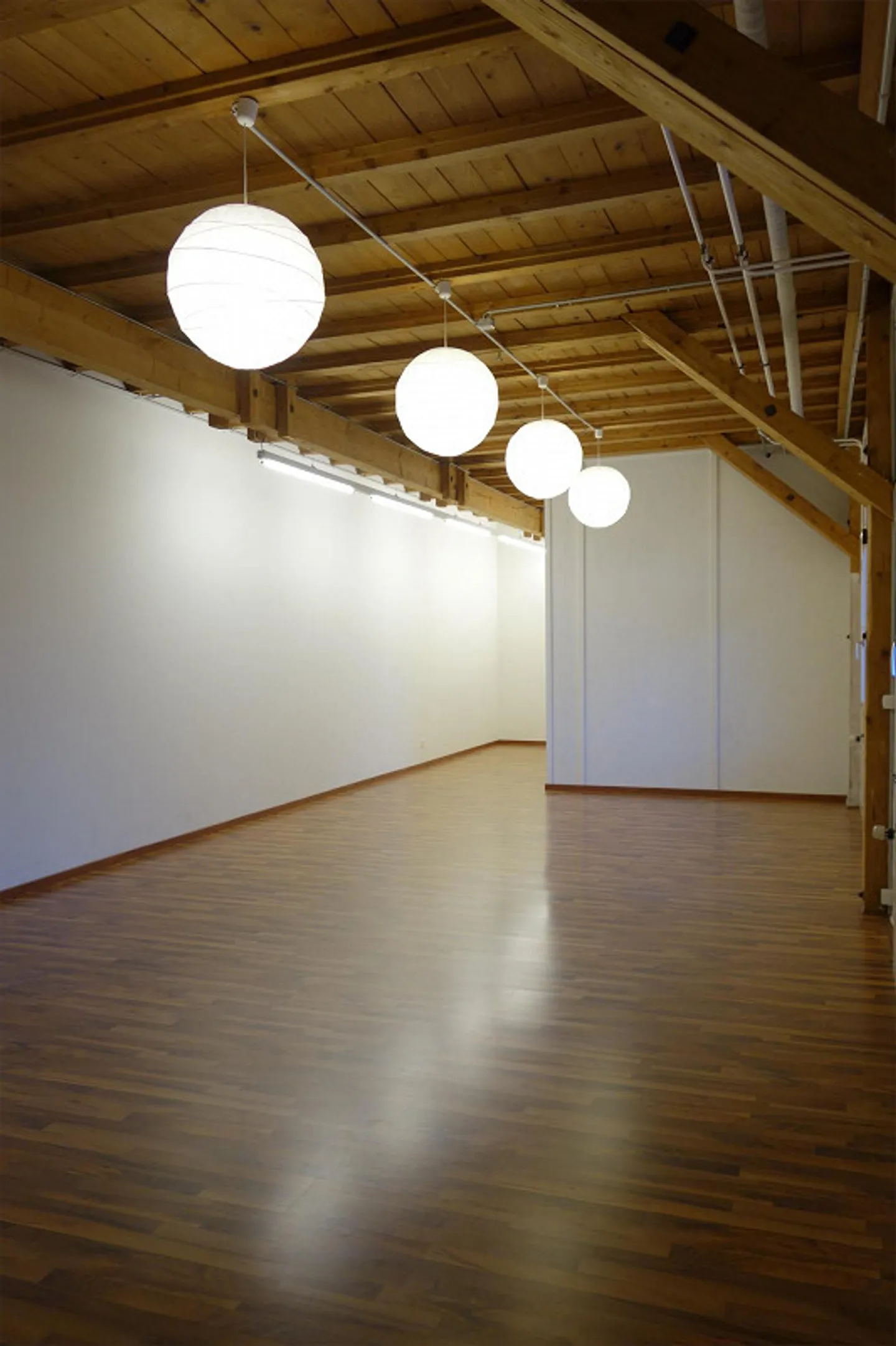 Bureau/ local commercial 1er étage bâtiment H 72m2 - Photo 4 sur 4