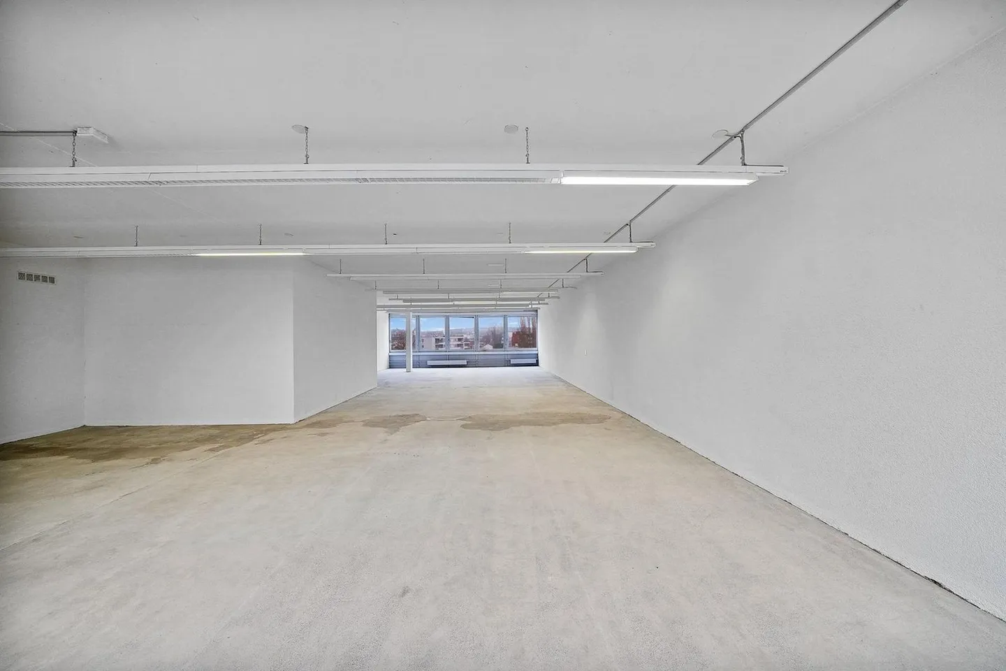 Espace Commercial Polyvalent - Photo 3 sur 13