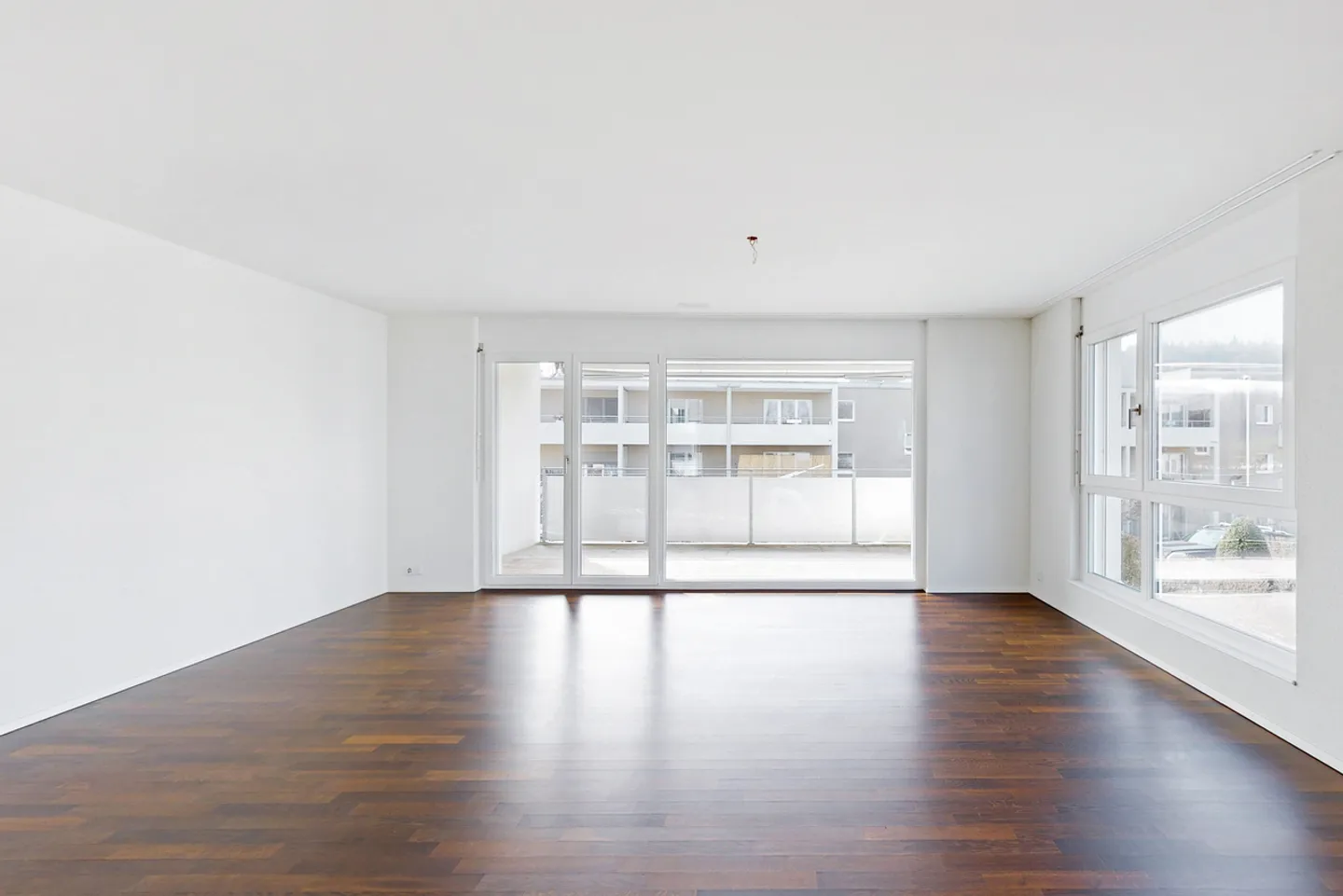 In the middle of the green and yet live centrally - Photo 2 of 6