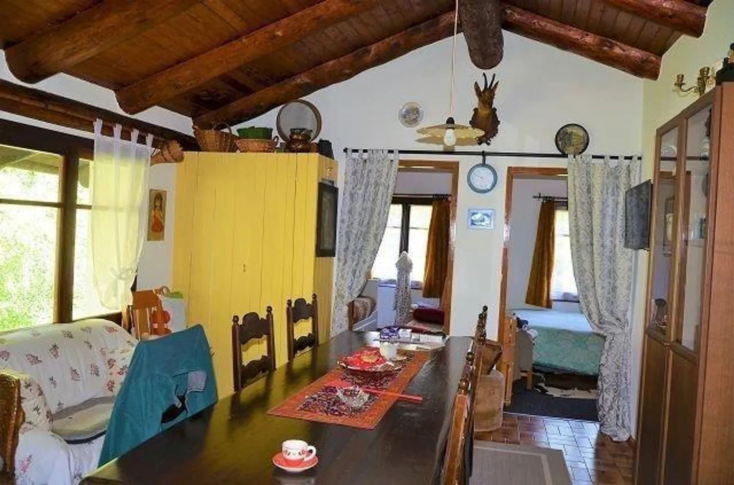 5 1/2-Zimmer-Berghaus an sehr ruhiger, sonniger Aussichtslage / Cascina di 5 1/2 locali immersa nella natura molto tranquilla con grande terreno - Foto 3 di 42