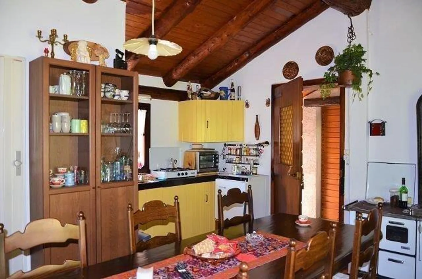 5 1/2-Zimmer-Berghaus an sehr ruhiger, sonniger Aussichtslage / Cascina di 5 1/2 locali immersa nella natura molto tranquilla con grande terreno - Foto 7 di 42
