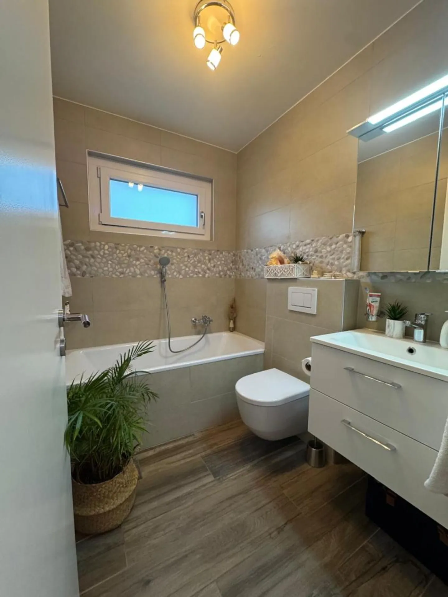 Appartement rénové avec vue montagne - Photo 5 sur 8