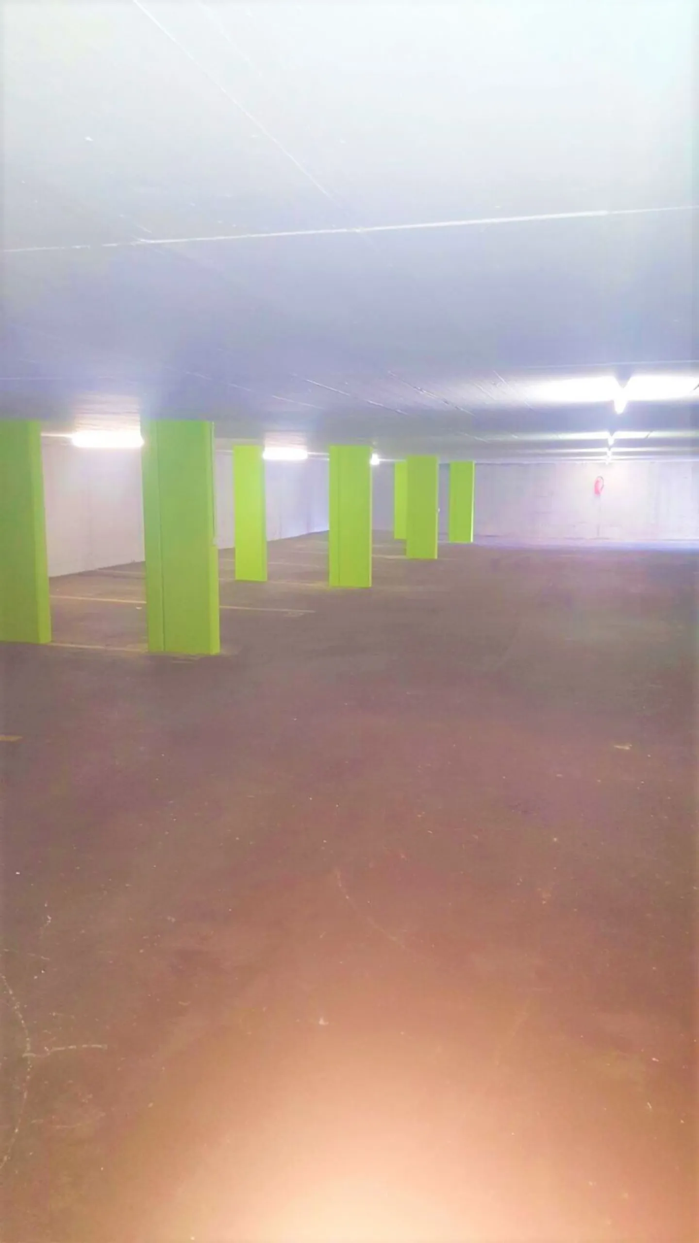 Parcheggio in garage sotterraneo - Auto/Moto/Auto d'epoca/Autobus - Foto 1 di 5